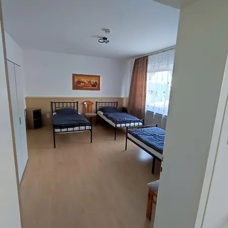 Dreibettzimmer Mit Gemeindschaftsbad